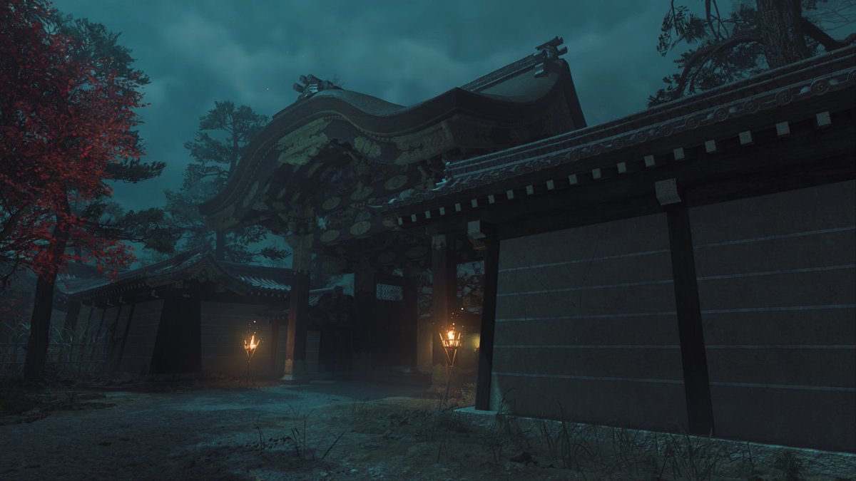 CapcomAsia's tweet photo. #鬼武者WS #鬼武者 #Onimusha 
📝週刊：鬼筆記📝

這次，要和大家聊聊在二條城中能看到的一項特殊設計。
如果仔細看看這張圖片，應該會發現二條城的圍牆上有「5條線」。
其實，這些線是有其涵義的。
二條城的築地塀（筋塀）上所見的「5條橫線（定規筋）」，是一種過去常見於皇宮及高規格寺院等場所的設計，據說線條的數量代表著建築的格調與地位。
其中，五條線被認為象徵著最高等級的格調。
在現實中的二條城，大家可以在環繞二之丸御殿的圍牆，以及東大手門周邊看到這樣的設計。

而在遊戲中，同樣也能看到這項設計。
「這裡和真實的一模一樣！」
「咦？這裡不一樣耶？」
希望大家在發現這些細節的同時，也能一併享受背景場景所帶來的樂趣。

另外，如果想拍攝像這張圖片一樣只有背景的畫面，請在「拍照模式」中的「顯示角色」選項，將玩家角色與NPC設定為「關閉」。
尋找隱藏的絕美景點，也是不容錯過的樂趣之一！

（二瓶總監）

=======
📝 Weekly Oni Memo

Today, we would like to talk about this design that can be found at Nijo-jo Castle. You'll notice five lines on the wall of Nijo Castle. There's a meaning behind these lines.

The five horizontal lines (also known as "jogisuji") seen on the earthen walls of Nijo-jo Castle are a design traditionally used in the Imperial Palace and highly prestigious temples. It's said that the number of lines represents the level of prestige, with five lines indicating the absolute highest rank. In the real-world Nijo-jo Castle, you can spot these lines on the walls surrounding the Ninomaru Palace and around the Higashi Ote-mon Gate.

You can also find this exact design in the game! We hope you enjoy making little discoveries like finding what's similar and what's different between the in-game design and the design used in real life.

By the way, if you want to take a picture of just the scenery like in this image, try turning off the Player and NPCs under the Character Display tab in the Photo Mode. Searching for hidden scenic spots is all part of the fun!

(Director: Nihei)