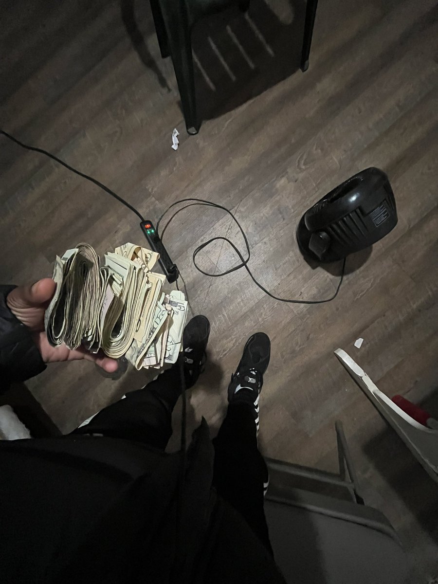 BackBlockShiest's tweet photo. I go get money everyday🤷🏽‍♂️these bitches,My time? they waste💯😤 https://t.co/7ecXAYEkZI