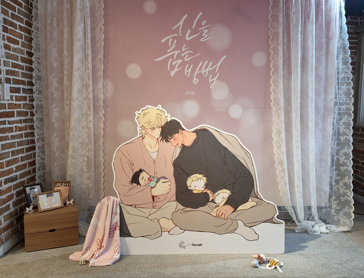 hiyangdobb's tweet photo. 😊
#신을품는방법 #판타지트 #콜라보카페 https://t.co/GXjsSByuNu