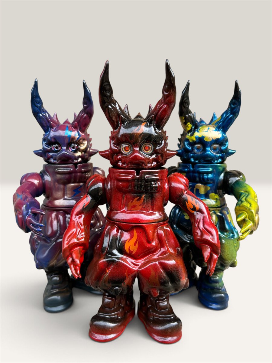 koshin_design's tweet photo. HANAMUREの新作が完成。
造形から塗装まで、一点ずつ仕上げています。
戦隊モノかのように
3つ並べてほしい。
#ソフビ #アートトイ
#HANAMURE
#CHACO https://t.co/04gOEByle9