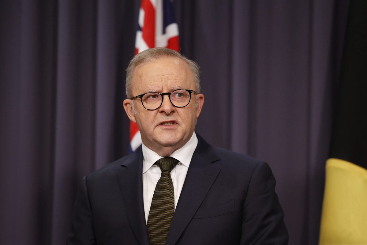Ryandally08's tweet photo. HYPOCRISY EXPOSED: Albo’s Dark Arts Machine Caught Red Handed

Just weeks before crying crocodile tears on national TV and pleading to “lower the temperature in politics” Anthony Albanese's office was secretly shopping around a venomous, completely baseless 'dirt sheet’ to mainstream journalists to completely destroy Independent MP Helen Haines.

After Helen Haines rightfully exposed a sketchy $6M federal grant to a golf club in Albo's own backyard as "pork barrelling by design," the PM’s staff launched a vicious counter strike.

Top tier journalists were handed a scandalous brief baselessly accusing Haines of conflicts of interest over local community funding in her seat.

They wanted her politically liquidated.

Fast forward to the horrific vehicle attack outside Haines' office. Suddenly, Albo pivots. He takes to the ABC 7.30 cameras, choking up, calling her a "human being full of integrity."

 Behind closed doors, the PM’s office operates a ruthless, mud slinging operation against the very crossbenchers they praise in public.

Is this the "kinder, gentler politics" we were promised? 

Or is the Albanese government running one of the most hypocritical political hit squads in Australian history?