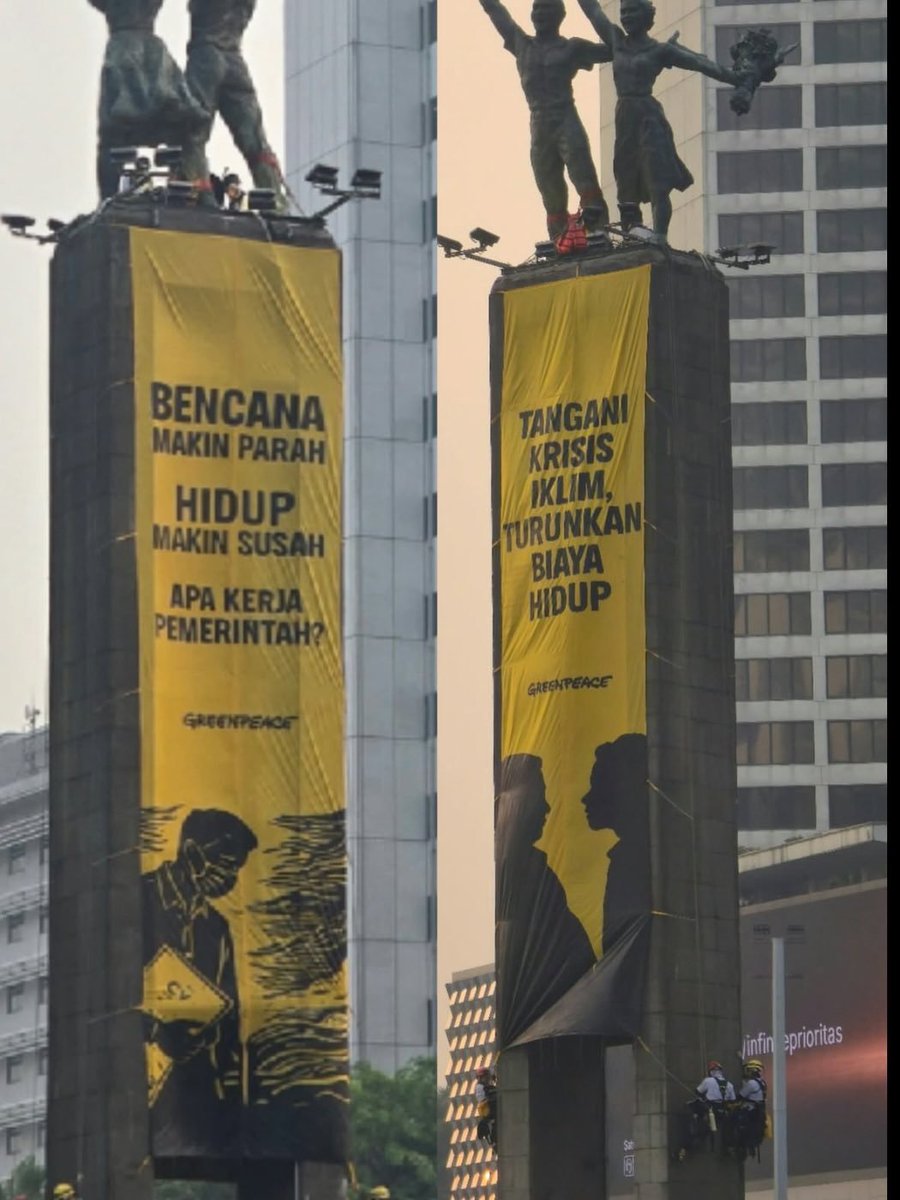 diktumid's tweet photo. Greenpeace pasang banner di Bundaran HI pagi ini:

“Bencana Makin Parah, Hidup Makin Susah, Apa Kerja Pemerintah?”

Menyoroti krisis iklim &amp; biaya hidup yang makin menekan, tepat di momen 2 tahun Prabowo-Gibran. 

Banner langsung diturunkan.

#KrisisIklim https://t.co/R8jfKHE9xk