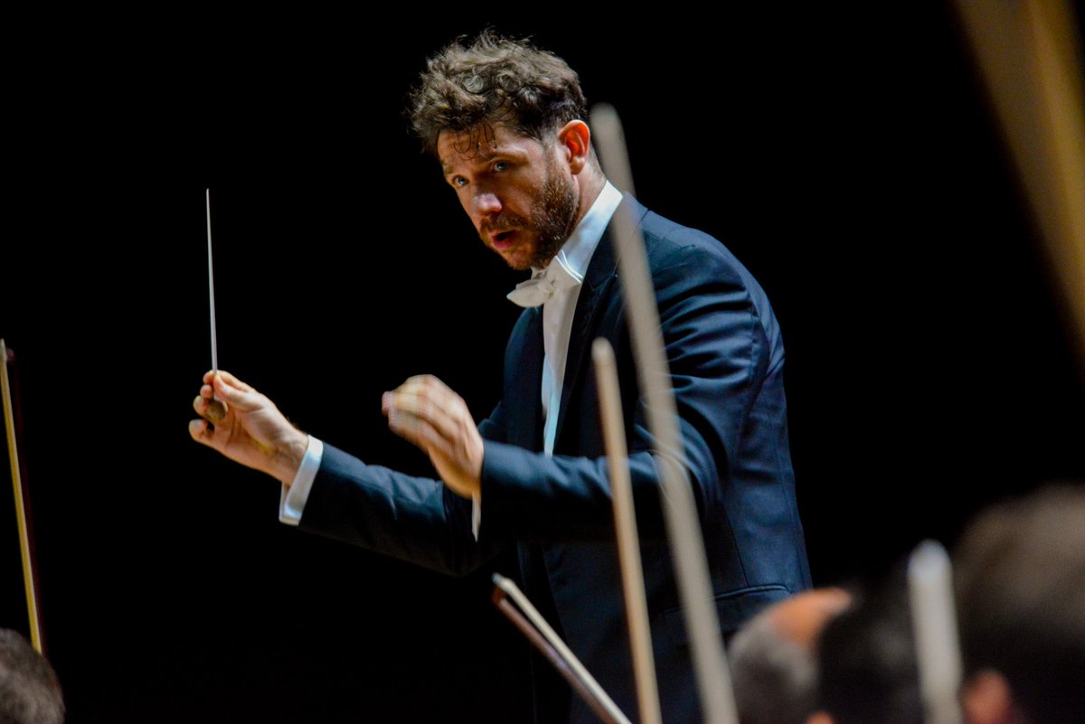 OFUNAM's tweet photo. ¡Gracias por acompañarnos en el inicio de la Tercera temporada!

Participaron: Andrés Salado, director huésped / Leia Zhu, violín

#MúsicaUNAM #CulturaUNAM https://t.co/clfBU2FiZ2