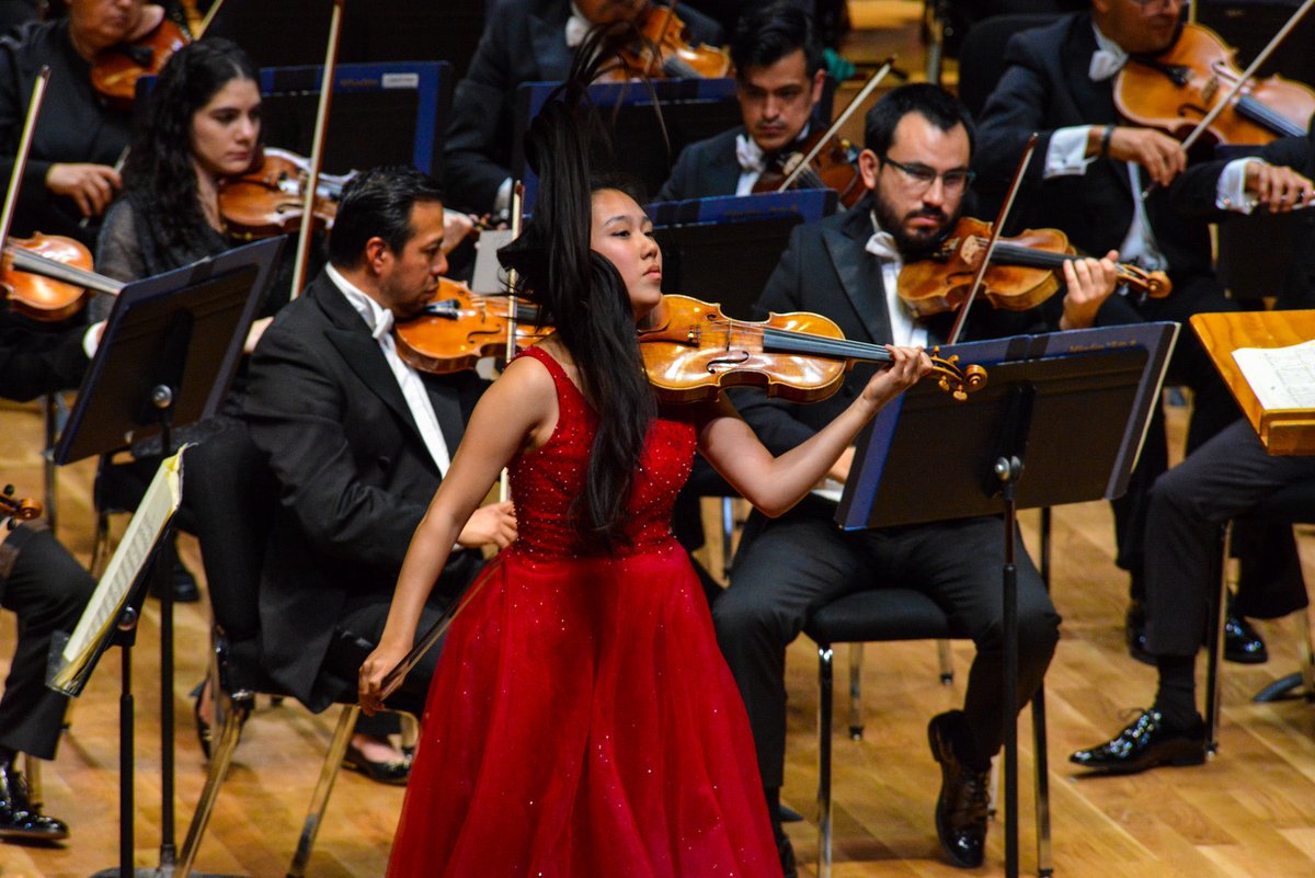 OFUNAM's tweet photo. ¡Gracias por acompañarnos en el inicio de la Tercera temporada!

Participaron: Andrés Salado, director huésped / Leia Zhu, violín

#MúsicaUNAM #CulturaUNAM https://t.co/clfBU2FiZ2