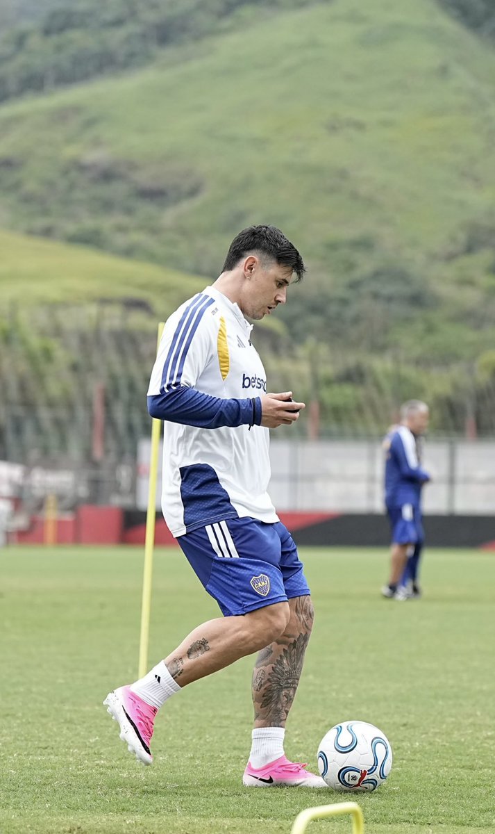 Labocatw's tweet photo. APARECÍAN DE LA NADA KILLER #BAREIRO Y CHICHE #ARANDA EN EL ENTRENAMIENTO https://t.co/nNqozKlofn