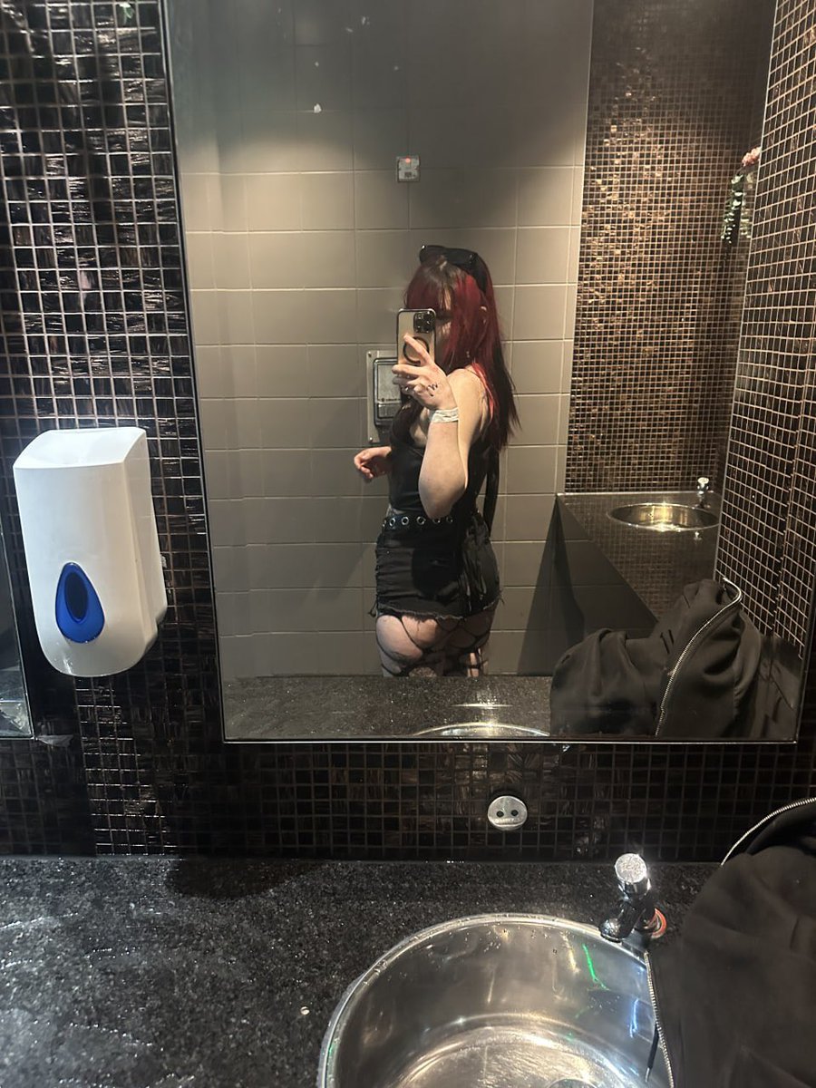 LesleyRamosss's tweet photo. tell me which part made u stop scrolling 👀 https://t.co/y9kDFYiaUM