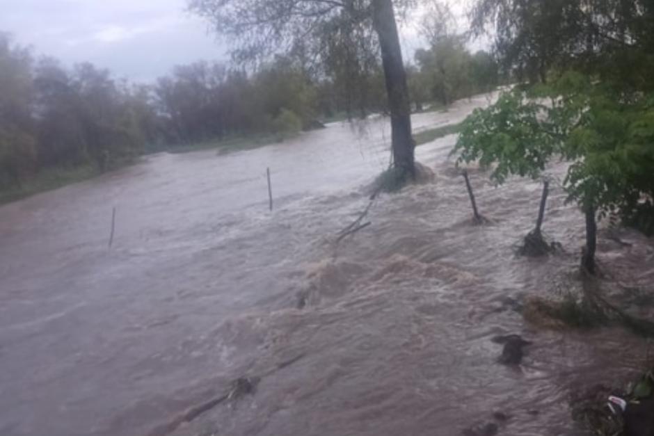 Desborde del río Samalá provoca inundaciones en varias casas