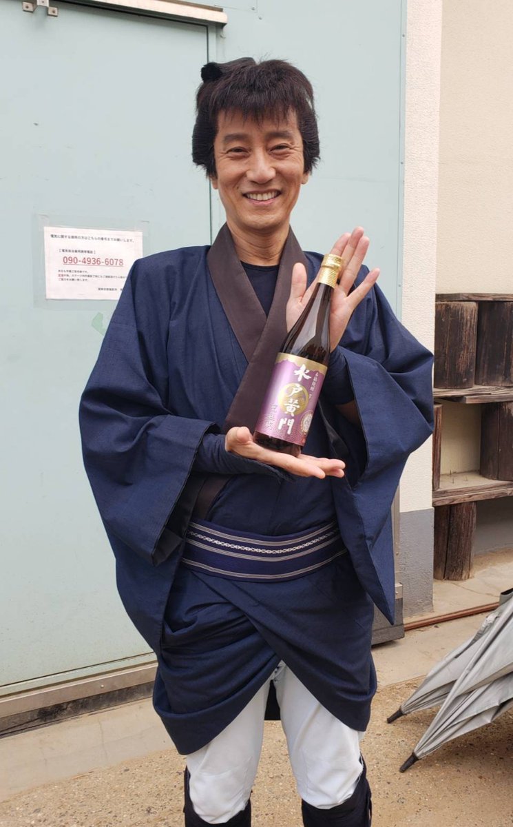 lasette_staff's tweet photo. #津田寛治

BS-TBS「水戸黄門スペシャル」
今回の舞台は岡崎・尾張！
放送予定は2026年 年末です。
よろしくお願いいたします。

クランクアップでパチリ☆ https://t.co/rZB371tUFI