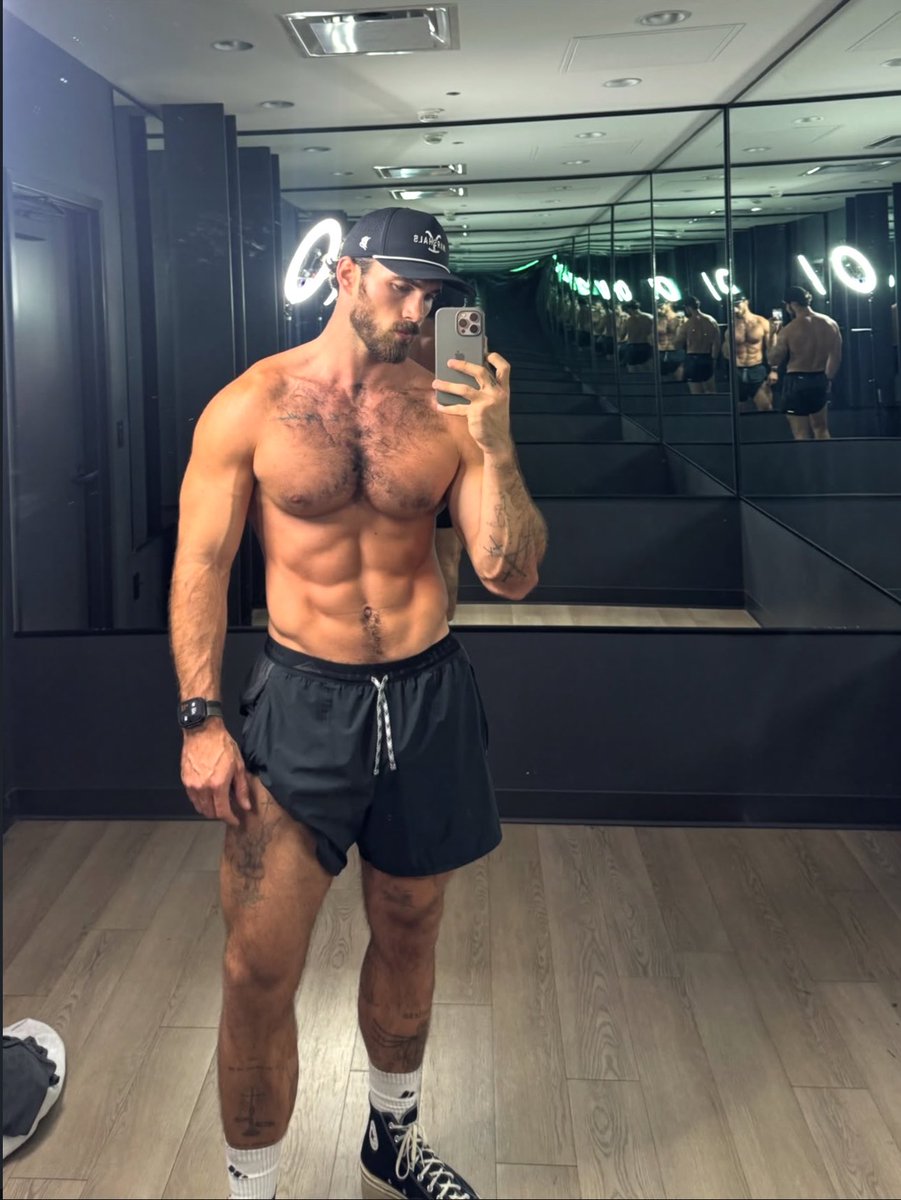 JOCKLIBIDO's tweet photo. dad bod https://t.co/whn4JVC6Tc