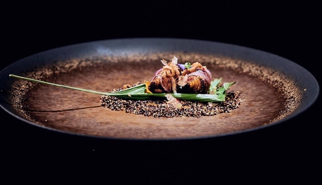 Natalia_MRM's tweet photo. Yo sigo sin superar que Tatán no haya ganado MasterChef en su momento. De todas las temporadas, siento que ningún otro participante ha llegado a su nivel de emplatado. 

#MasterChefCelebrityColombia https://t.co/fKcYeq5LXV