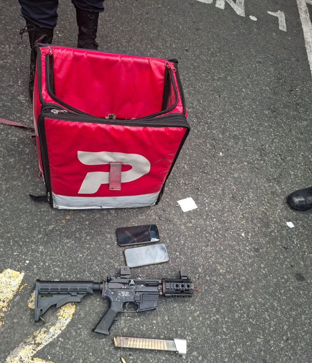 Lic_Khriss's tweet photo. Yo si quiero ver agarrado de los huevos al #Chonte Maldito que ordenó implantar un Fusil en la mochila de los hermanos #Choc para incumparlos del Asesinato de #Foppa 😒
Aprovecharse de indígenas ingenuos, sin maldad y sin malicia no tiene Perdón. Ojalá les metan la Paloma 🖕🏽 https://t.co/EOb1qD3JMi