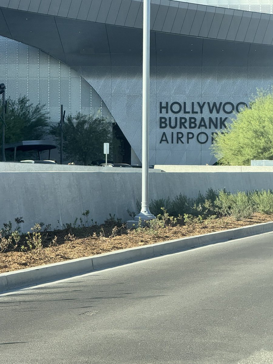 imsonjaannjones's tweet photo. An amazing weekend with friends!! Day 1 picking up #LeanneColley at the new Burbank airport!  We then went to go see the new #KennyLoggins documentary in Newport Beach at the #NewportBeachFilmFestival An Amazing Documentary!  #movies #documentaries  #burbankairport https://t.co/RGJxmQlIij