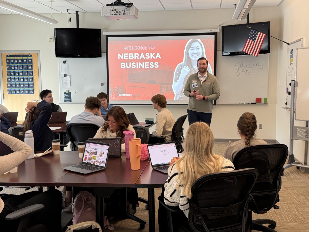 bvcaps's tweet photo. 🚚💼 CAPS Global Business students welcomed Troy Thieman-Ruhl from @NebraskBiz for an interactive workshop on supply chain mgmt &amp; sales! 📦📈 Students learned through engaging in college level activities.  Big thank you to Troy! 🌽❤️ #BVTogether #ChampionsOfLearning https://t.co/0tPOWQO4Bv