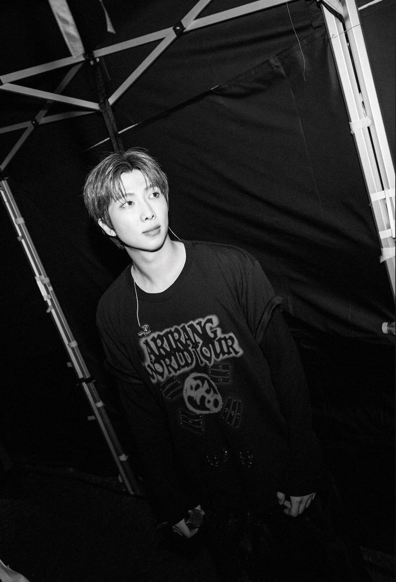 narmjoon_'s tweet photo. Stand up straight amidst the hustle and bustle of joy. https://t.co/KKE6A0d5OT