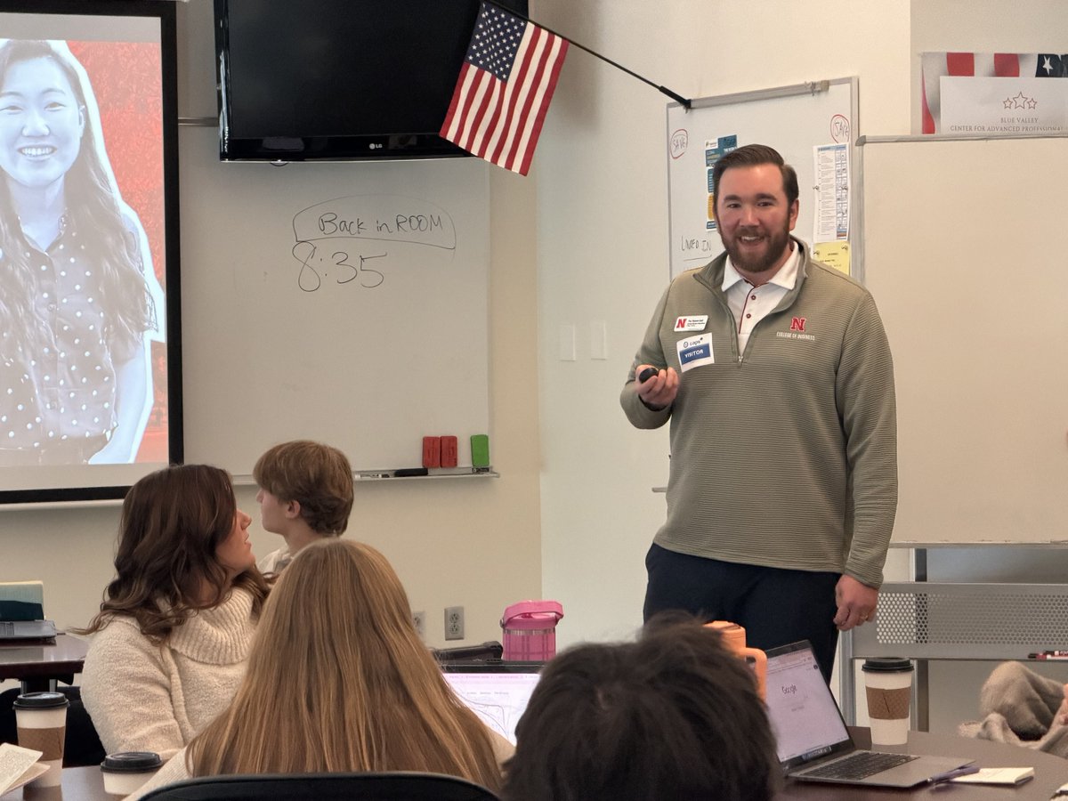 bvcaps's tweet photo. 🚚💼 CAPS Global Business students welcomed Troy Thieman-Ruhl from @NebraskBiz for an interactive workshop on supply chain mgmt &amp; sales! 📦📈 Students learned through engaging in college level activities.  Big thank you to Troy! 🌽❤️ #BVTogether #ChampionsOfLearning https://t.co/0tPOWQO4Bv
