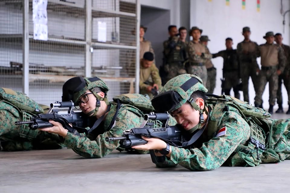UKinMalaysia's tweet photo. 🇦🇺🇲🇾🇳🇿🇸🇬🇬🇧

During Exercise #BersamaLima 2026 (XBL26), Land Forces from #FPDA nations conducted an urban operations exchange, which involved sharing tactics, rehearsing urban operations drills, and combat casualty care. 

#DefenceDiplomacy
📷 by Five Power Defence Arrangements https://t.co/YWK8ChpACB
