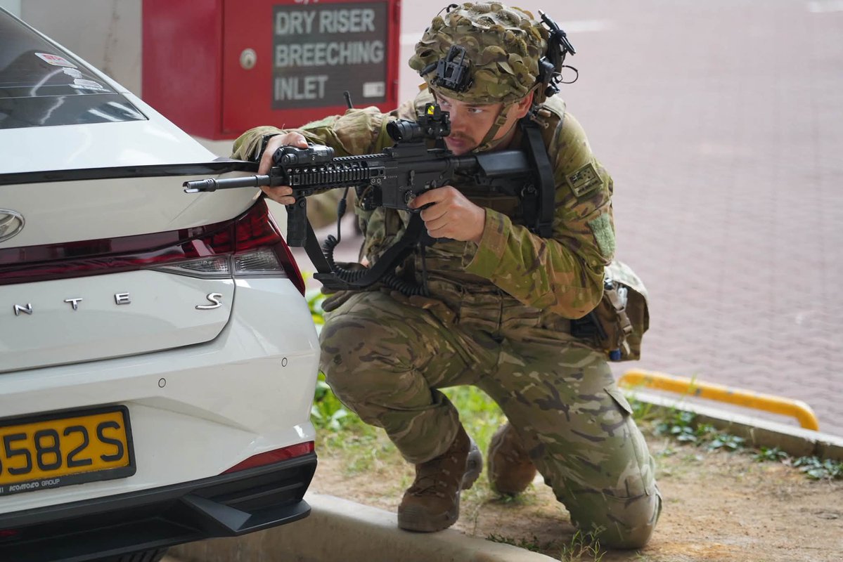 UKinMalaysia's tweet photo. 🇦🇺🇲🇾🇳🇿🇸🇬🇬🇧

During Exercise #BersamaLima 2026 (XBL26), Land Forces from #FPDA nations conducted an urban operations exchange, which involved sharing tactics, rehearsing urban operations drills, and combat casualty care. 

#DefenceDiplomacy
📷 by Five Power Defence Arrangements https://t.co/YWK8ChpACB
