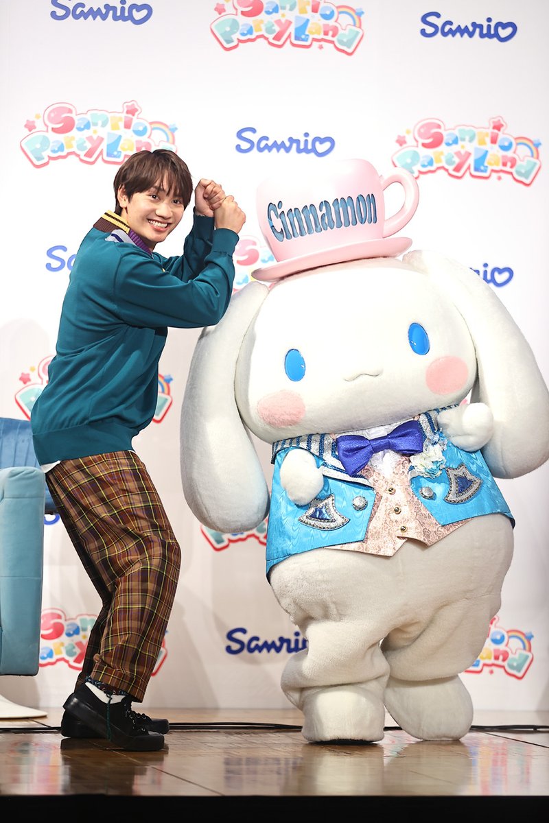 edgelinetokyo's tweet photo. 藤原丈一郎 シナモロールとバッティングフォーム！道枝駿佑から「愛でたい」と頬ナデナデ https://t.co/GRd8d6P9ip

藤原フォーカス記事
#サンリオパーティランド https://t.co/WdrQd8E28l