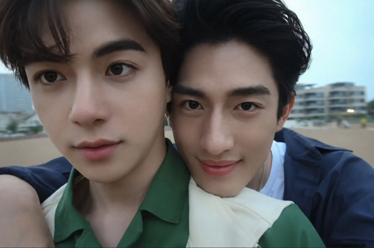 Kwangth2's tweet photo. ตาเจิ้งในอดีต VS ปัจจุบัน

อยากได้แฟนอายุมากกว่า
✅ แฟนอายุน้อยกว่า 5 ปี

ไม่ขึ้นเรือ เพราะเวียนหัว
✅ลงเรือตลอด แถมขึ้นรถไฟเหาะด้วยซ้ำ

ไม่แชร์อาหารกับใคร
✅ป้อนกันไม่หยุด

ไม่เปิดขวดน้ำให้เพราะถงถงเป็น ผช.
✅ อย่าว่าแต่เปิด กินต่อน้องด้วย

บอกเมืองจีนไกล 
✅ย้ายมาอยู่จีนเลยค่ะ https://t.co/4xm9dOpKuh
