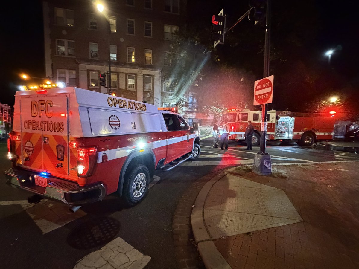 dcfireems's tweet photo. Final Update: Working Fire - 1600 block of Park Road NW 

Fire was contained to bedroom of a first floor apartment/no extension to adjacent units. 

One adult male evaluated and refused treatment/transport and is displaced. 

@DCMOCRS/@RedCrossNCGC to assist impacted resident. https://t.co/fJ11z2rk5h