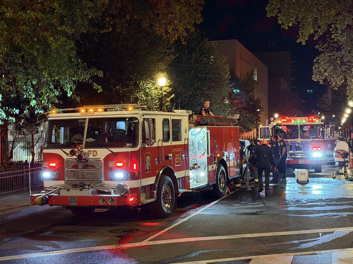 dcfireems's tweet photo. Final Update: Working Fire - 1600 block of Park Road NW 

Fire was contained to bedroom of a first floor apartment/no extension to adjacent units. 

One adult male evaluated and refused treatment/transport and is displaced. 

@DCMOCRS/@RedCrossNCGC to assist impacted resident. https://t.co/fJ11z2rk5h