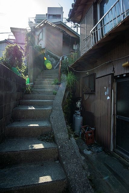 MadelynYeoss's tweet photo. 朝起きたら窓の外は小雨が降ってる。やっぱり秋の天気は変わりやすいな。でも、急に雨が降るから逆に涼しい風が気持ち良くて、ランニングの準備して出かける https://t.co/IUwUtffIHL