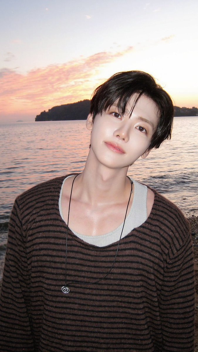 asjaemine's tweet photo. boyfie looking like a dream 🌅 https://t.co/0b5nBDNRS2