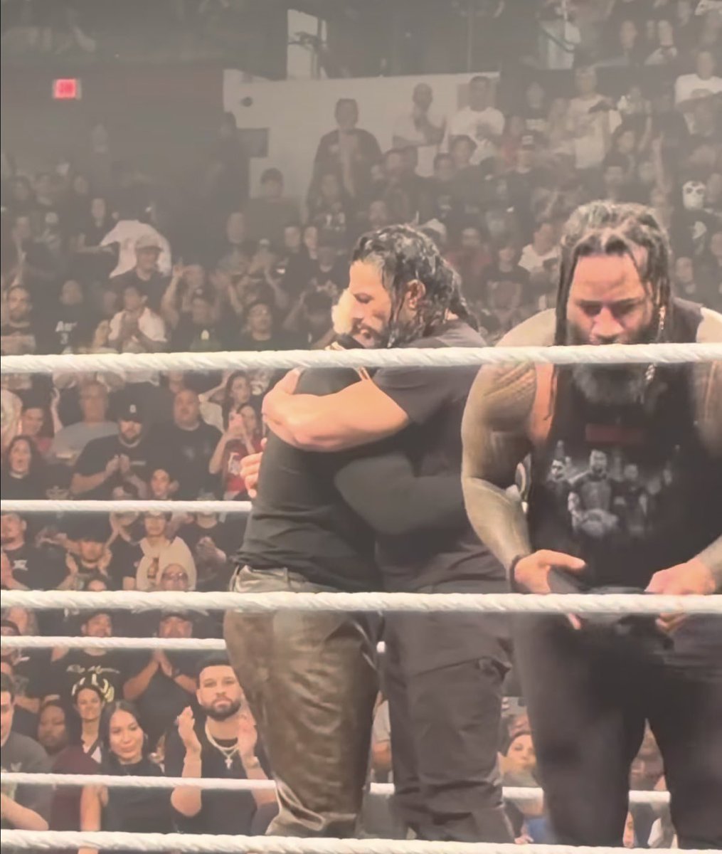 FadeAwayMedia's tweet photo. 🚨 Breaking: Solo Sikoa officially acknowledges Roman Reigns and joins back with the Bloodline. 

#WWERAW https://t.co/VUmwQncXXD