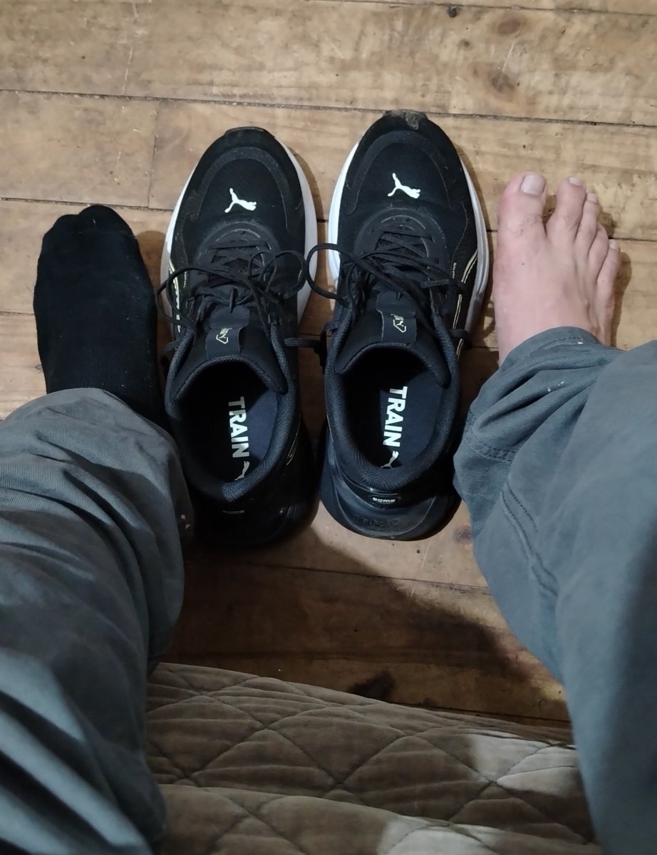 bbbenjitaaa's tweet photo. 👣🧦👟

#ccpgay #concegay #bi https://t.co/dz7GM5qhWb