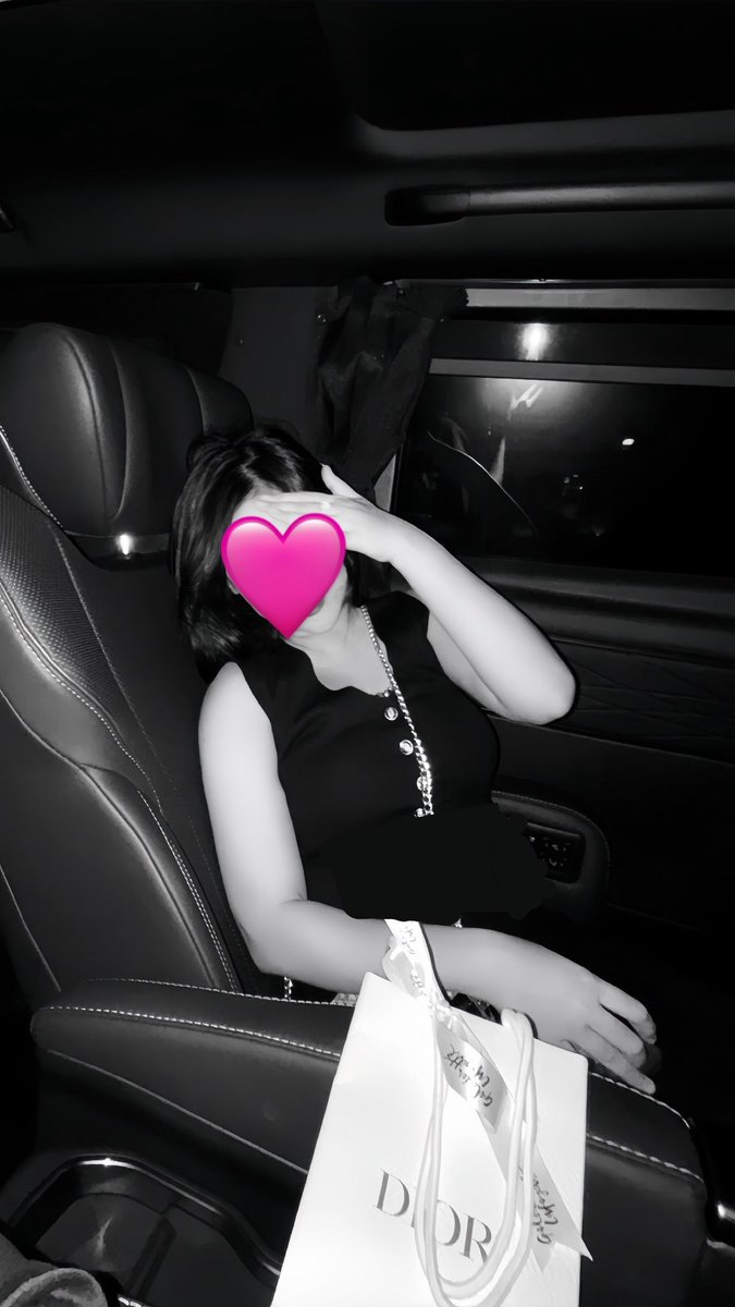 elastoner's tweet photo. Too bright fr☹️ https://t.co/RNwH6LkeyL