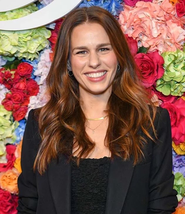 DCReesesPieces's tweet photo. Hot take: but we should give Ana Nogueira a second chance with Teen Titans like personally I found her writing for Supergirl to be meh but she could be really good at Team Up films https://t.co/ivoYLTpgBM