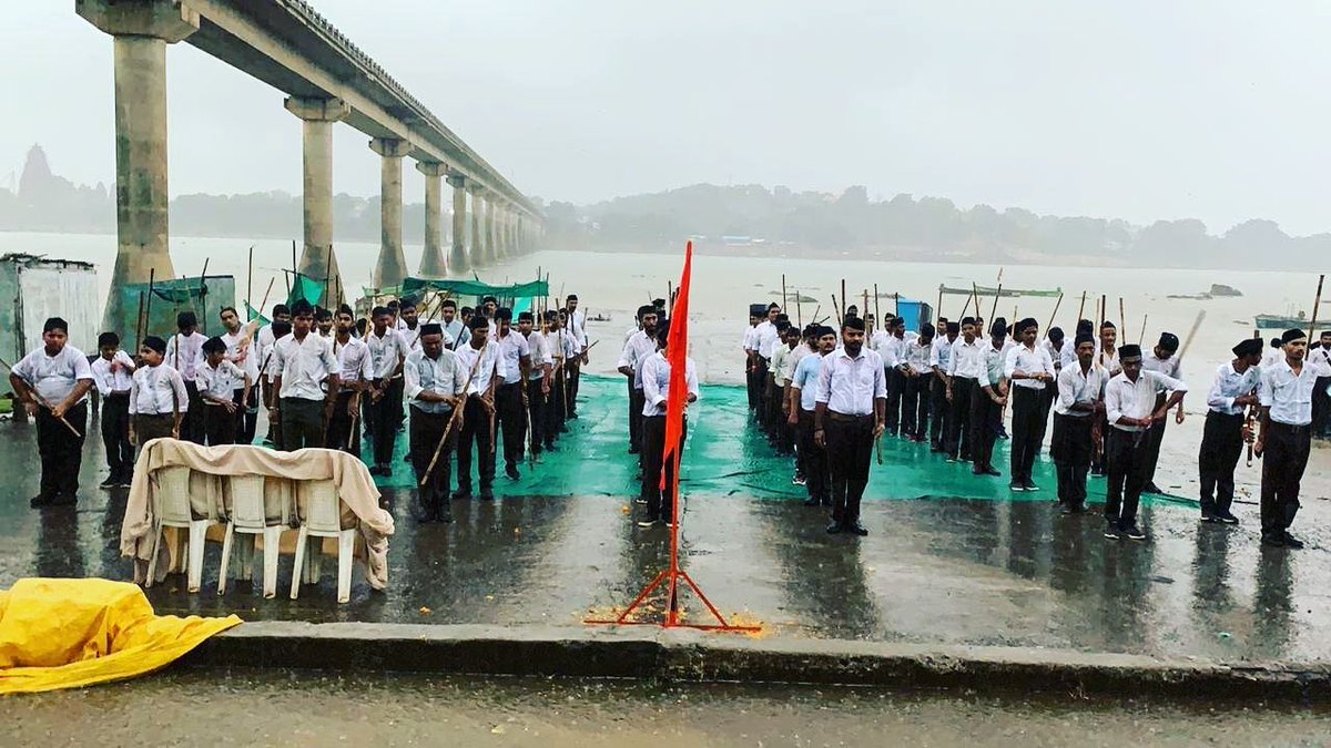 ShubhamRss029's tweet photo. राष्ट्र को आराध्य, समाज को परिवार और सेवा को साधना मानकर माँ भारती के परम वैभव के लिए समर्पित, विश्व के सबसे विशाल सांस्कृतिक संगठन @RSSorg के स्थापना दिवस की कोटि-कोटि स्वयंसेवकों को हार्दिक बधाई एवं शुभकामनाएं।

#RSSVijayaDashami 
#राष्ट्रीय_स्वयंसेवक_संघ https://t.co/4emoOmPLdE
