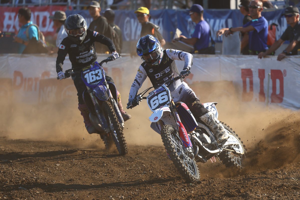 yamaha_race's tweet photo. │◤フルグリッド◢│ 達成！

全日本モトクロス選手権 第8戦「TOKIO INKARAMI Super Motocross」で、『YZ125 BLU CRU CUP』が併催。

10代の🌱若手ライダー16名を含む30台がエントリー。
世代やキャリア、🌏国境も超え、ライダーたちが #YZ125 で激闘を繰り広げました。

🏆優勝は🗽アメリカでもレース活動を行う永澤匠真選手（15歳）
🥈2位にはタイ出身のKittipith PRAWANRAM 選手（16歳）
🥉3位は元A級ライダーの君山竜選手（36歳）

ライダー人口やレース数が徐々に減少する中で、フルグリッドを達成できたことに大きな意味を感じています！

＿＿＿＿＿＿＿＿＿＿＿＿
YZ125 BLU CRU CUPとは？？
￣￣V￣￣￣￣￣￣￣￣￣
全日本や世界へ🪶羽ばたこうとする🌱若手ライダーの応援を目的に、MFJ （日本モーターサイクルスポーツ協会）、ヤマハ発動機販売、ヤマハ発動機が🤝協力して企画・開催するレース！

大会レポート
🔗 https://t.co/uWENi0UCTM 
#YamahaRacing #BLUCRU #YZ #YAMAHA