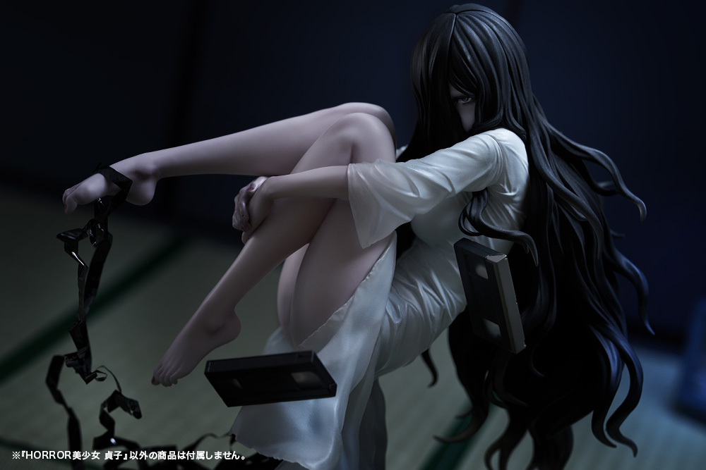 mamegyorai_jp's tweet photo. 貞子、ふたたび。
https://t.co/KrCbZfj4cR
コトブキヤと山下しゅんや氏による「BISHOUJO」シリーズ15周年記念モデルとして発表された「貞子」、待望の再生産です！頭部差し替え、クリア素材の白ワンピース、テープが伸ばせるカセットなど、大ヒットとなった前回同様の最高仕様のまま。お見逃しなく！ https://t.co/DhfyR9Qz73