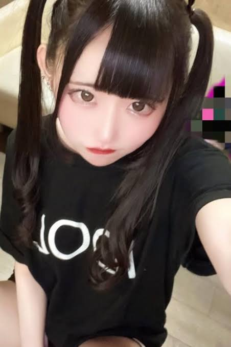 CEO_dad_K_sub's tweet photo. ←術後せん妄の可能性が指摘され、何の罪もない乳腺外科医にわいせつ行為の濡れ衣を着せ、中学生の息子さんを自〇に追いやったと報じられるグラドル小松詩乃
・イメージDVD・グラビア歴あり
・術後せん妄
・法廷で「医師免許剥奪はもちろん、今まであなたが楽しんだ分、長い長い実刑判決を望みます」と峻烈な処罰感情を表明
・「ふざけんな、ぶっ〇してやる」「ここはどこ。お母さんどこ」と発言したと看護師らが証言
・無罪が確定するも医師は職と名誉、愛する息子まで失った

→交際相手の体を切断したのに執行猶予判決の佐藤紗希
・同棲していた彼氏に対する支配的なDV
・「他の女と結婚できないように」と薬指を切断
・乳首も切断
・スマホや通帳、パスポートなどを取り上げて抵抗できない状況にした上での犯行
・「プレゼント代を稼げ」と彼氏に精神病の診断書を取らせ、生活保護を受給させて全額を取り上げるなど支配を強めていた
・開廷前に知人男性の膝に乗ってキス、判決後にスキップでVサインなどの行動も報じられる

おかしいと思いませんか？