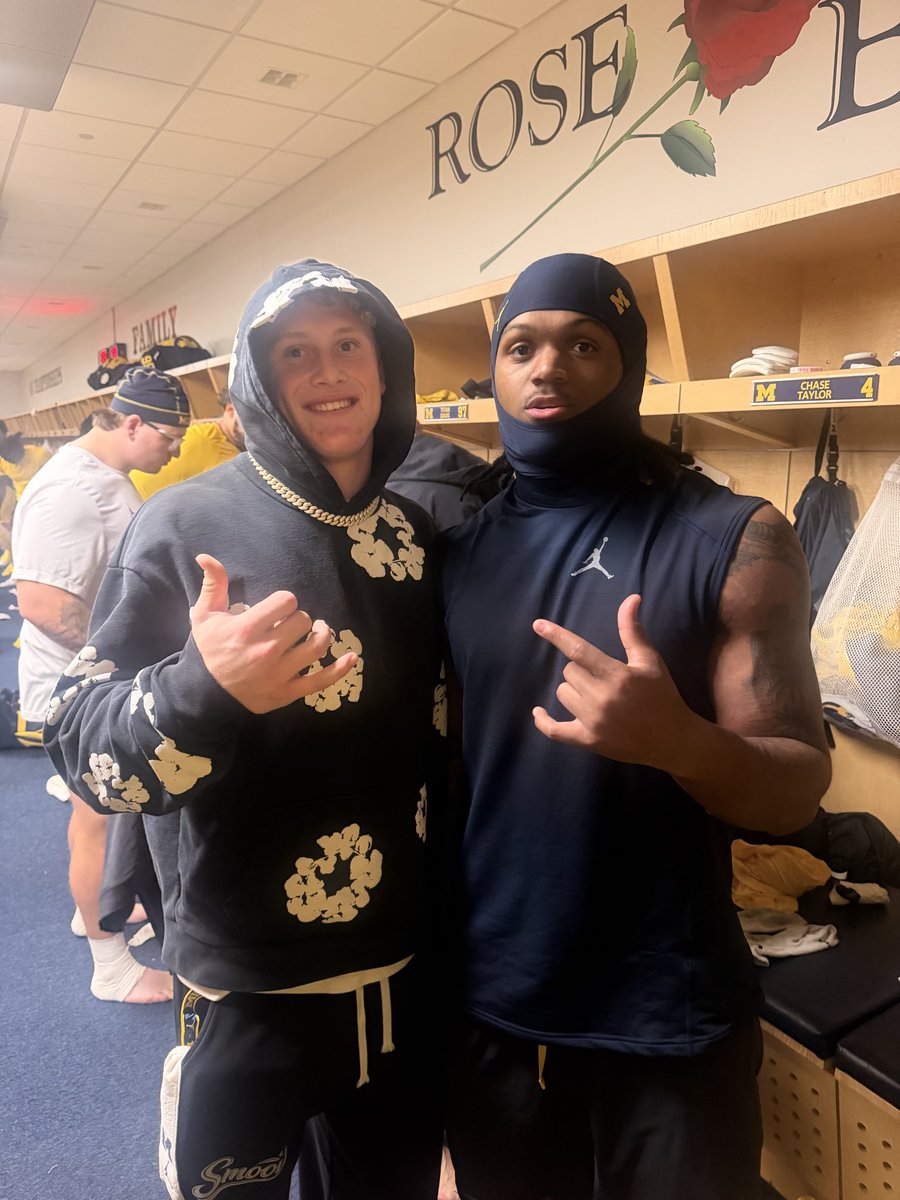 KingStro5's tweet photo. Had a great time @UMichFootball and then made it to Indy to watch @PharaohsDream and the @Colts on Sunday. @CoachJayHill @alexwutangham @dpeloqu1 @TroyBowles23 https://t.co/dJ8qT7N2rE