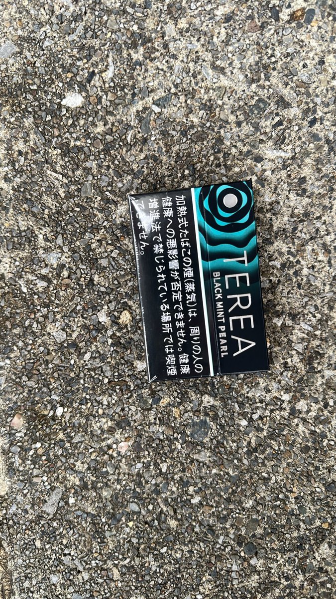 jiminswndBTS's tweet photo. 今日発売のTEREA BLACKMINTPEARL吸ってみた！
消毒くさいの自分だけ？
 #TEREA #BLACKMINTPEARL
 #吸ってみた #消毒くさい https://t.co/aR6NyAaBYR