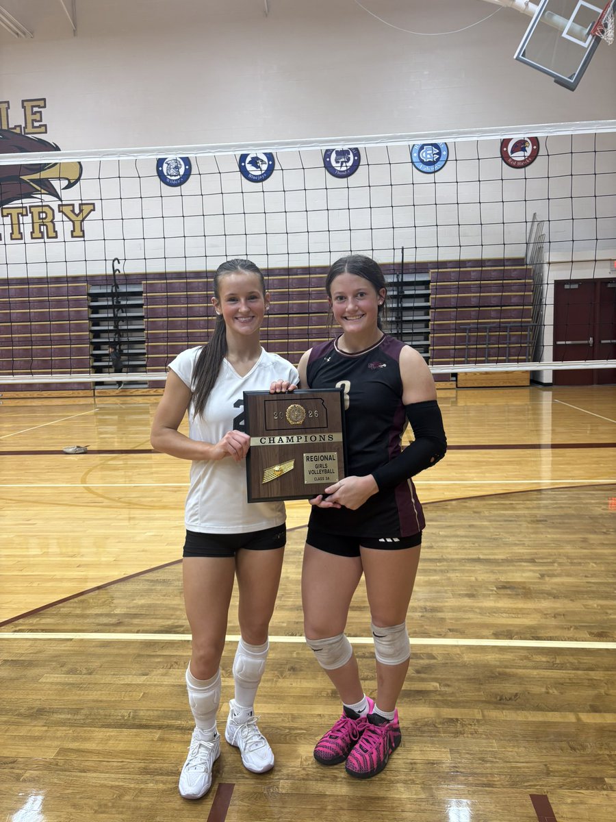 morgan_seidl's tweet photo. Silver Lake Eagles are 3A Regional champs! Extremely blessed to be a multi-sport athlete and compete with the best teammates, coaches, and fans. We will host sub-state on Saturday! 👏👏👏

#jobnotfinished #1percentbetter #stackdays 

@JaylieWhitehead @JayleeHamilton3  @sleaglevball @slakechannel @TNMOJO2030EVANS