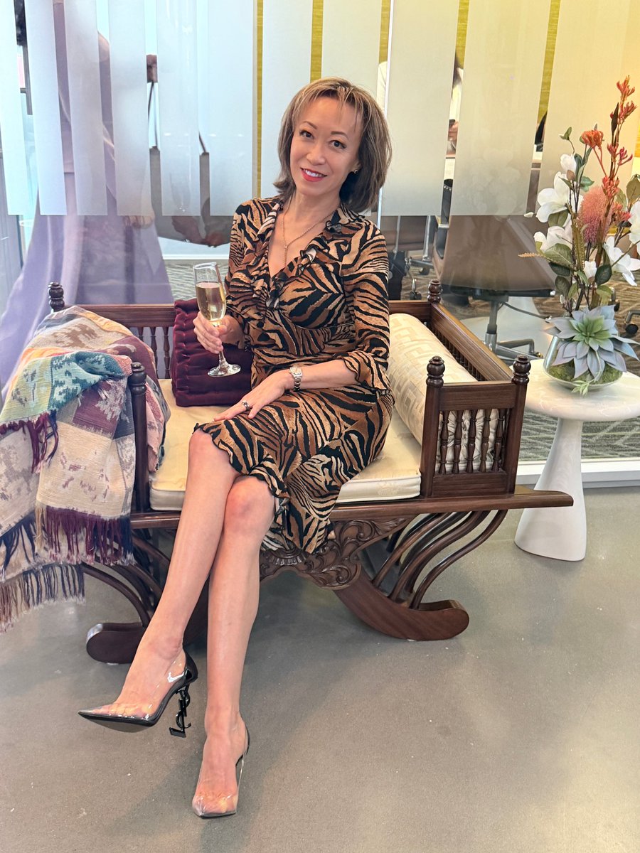 broker_jenny's tweet photo. @YSL You Made My Day! #heels https://t.co/isk0RN4og8