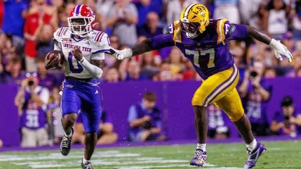 ayetr0n's tweet photo. After a great conversation with @CoachDexG4WYW, I’m blessed and grateful to receive an offer from Louisiana Tech University! 🔴🔵🙏🏾

#AGTG @247Sports @AllenTrieu @JUCOFFrenzy @MIexposure https://t.co/pP7a982VbN