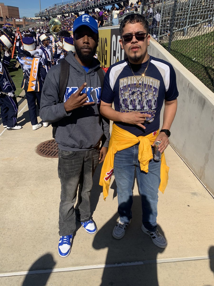 dj__dagreat's tweet photo. On the sideline with it! Halftime vibes #PVHC2k26 💜💛 https://t.co/ukadLmcsIF