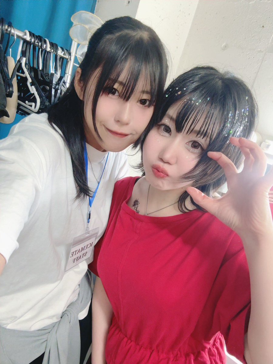 oo_funiko27_oo's tweet photo. 今回、ICEMATEスタッフとして
美帆さん、浅緋桃ちゃん、
harukaくん、Natsukiくん
がこの日サポートしてくれていたから
私達は万全な状態で
本番に臨むことができました。
本当にありがとうございます。

また、写真、映像は
t0m0y0さんとやっさんさんに
お願いさせていただきました。

私達だけではやりきれないことが　　
たくさんある中で1日ずっと
私達のためにと動いてくれた気持ちに
頭が上がらないくらい感謝しています！
本当にありがとうございました✨

（Natsukiくん、やっさんさん…
写真撮り忘れてごめんね…）