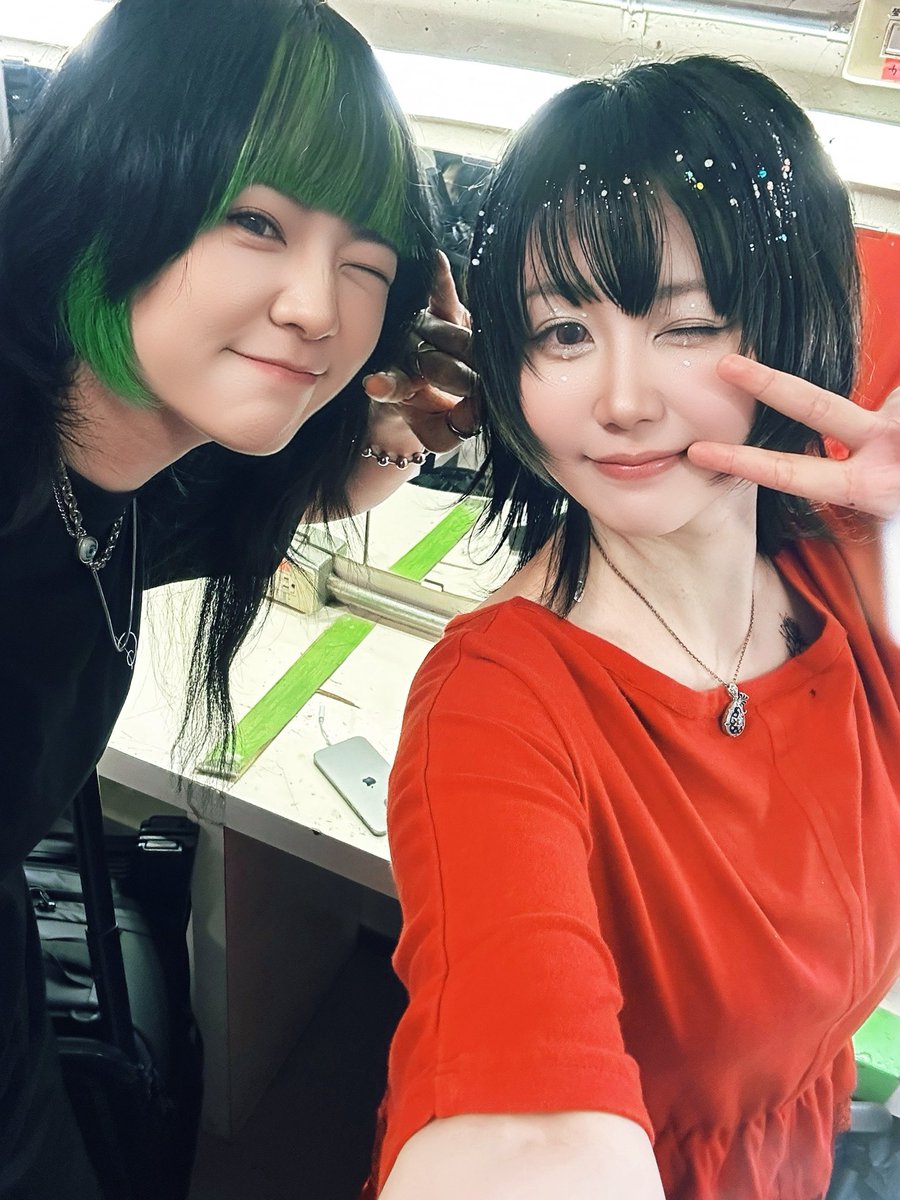 oo_funiko27_oo's tweet photo. 今回、ICEMATEスタッフとして
美帆さん、浅緋桃ちゃん、
harukaくん、Natsukiくん
がこの日サポートしてくれていたから
私達は万全な状態で
本番に臨むことができました。
本当にありがとうございます。

また、写真、映像は
t0m0y0さんとやっさんさんに
お願いさせていただきました。

私達だけではやりきれないことが　　
たくさんある中で1日ずっと
私達のためにと動いてくれた気持ちに
頭が上がらないくらい感謝しています！
本当にありがとうございました✨

（Natsukiくん、やっさんさん…
写真撮り忘れてごめんね…）