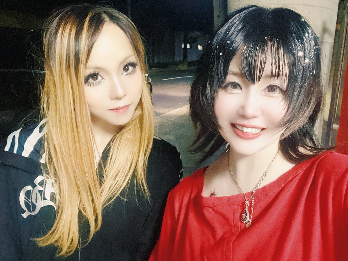oo_funiko27_oo's tweet photo. 今回、ICEMATEスタッフとして
美帆さん、浅緋桃ちゃん、
harukaくん、Natsukiくん
がこの日サポートしてくれていたから
私達は万全な状態で
本番に臨むことができました。
本当にありがとうございます。

また、写真、映像は
t0m0y0さんとやっさんさんに
お願いさせていただきました。

私達だけではやりきれないことが　　
たくさんある中で1日ずっと
私達のためにと動いてくれた気持ちに
頭が上がらないくらい感謝しています！
本当にありがとうございました✨

（Natsukiくん、やっさんさん…
写真撮り忘れてごめんね…）