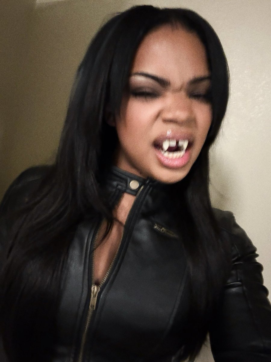 AliyahsW0rld's tweet photo. She’s the girl next doorrrrr #halloween https://t.co/Z0yb0IGOHT