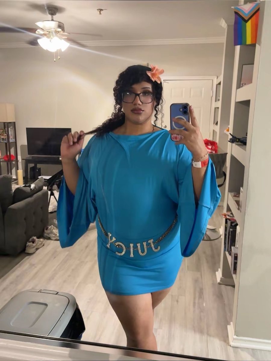 bhaddabz's tweet photo. La carolinaaaa #Femboy #femboys #LGBTQ #KarolG https://t.co/0nKwheYbrg