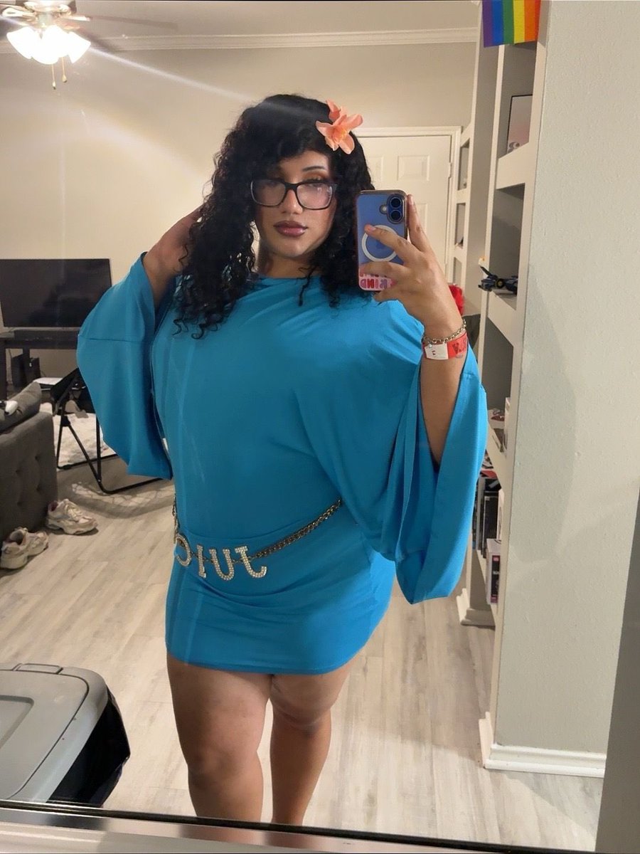 bhaddabz's tweet photo. La carolinaaaa #Femboy #femboys #LGBTQ #KarolG https://t.co/0nKwheYbrg
