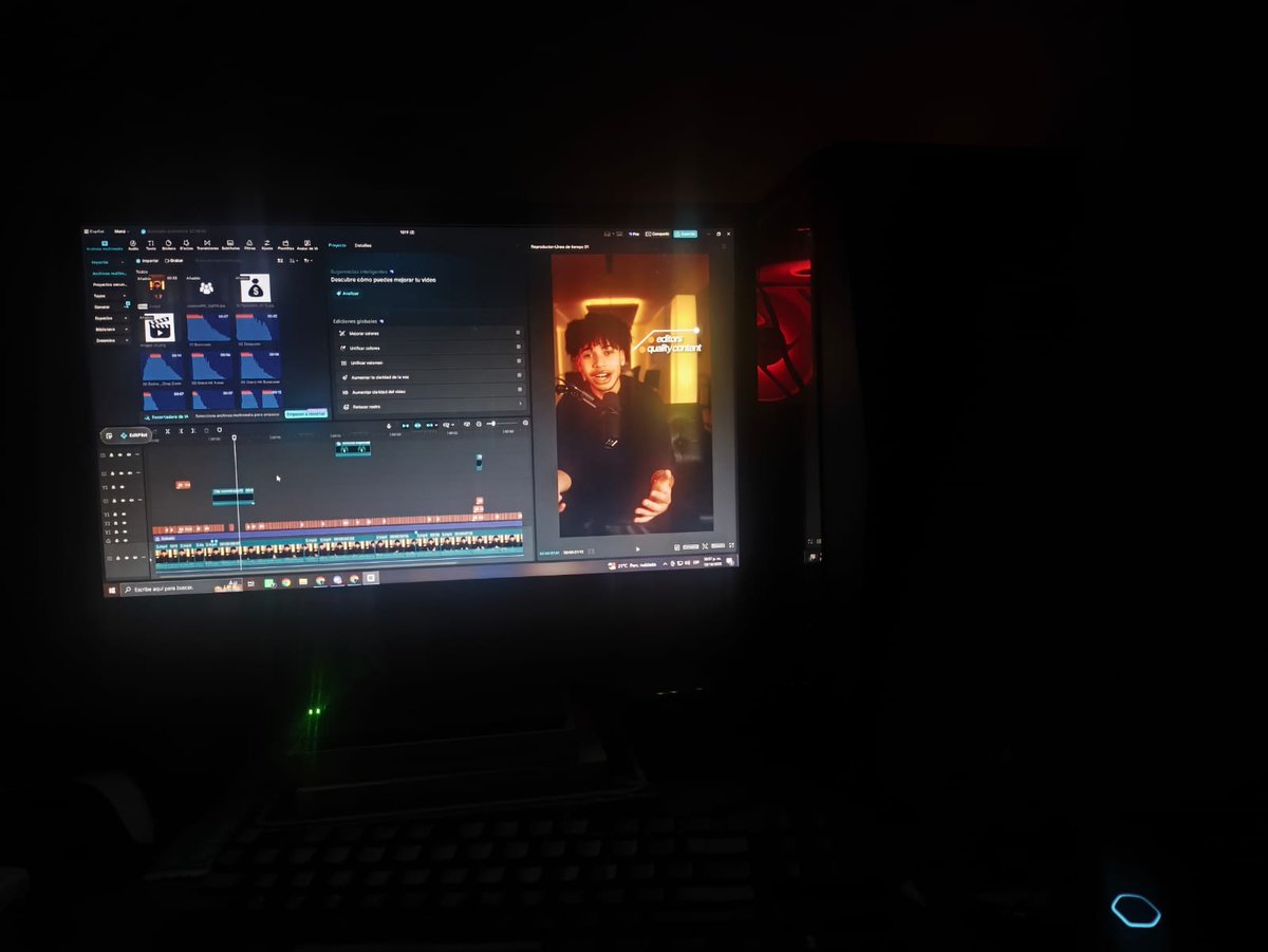 webxodia's tweet photo. Day 8 Posting an edit until I reach 1,000 followers 

X followers: 3 | Goal: 1.000

Today i made a talking head edit but with a corporate and minimalist style

and im I'm really proud of the result but what you think?😃

tags: video editor, hiring editor, need editor, #editing https://t.co/20Ojxmahg2