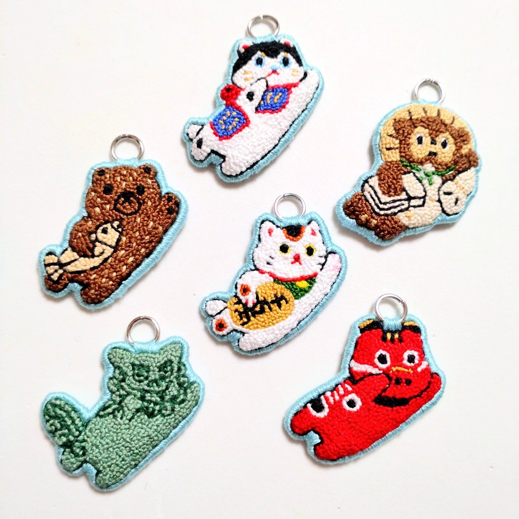 papiko_piko's tweet photo. 一つ一つ手刺繍しています🪡
猫と食べ物の刺繍が多めです🐈🍝

LINEスタンプ発売中です💫

作品ご覧頂けたら嬉しいです☺️

委託販売
　おすし雑貨研究所、松様
　泥猫倶楽部様

Lupopoさん(@Lupopo_cafe)ありがとうございます✨ https://t.co/HO5k3sR5jp
