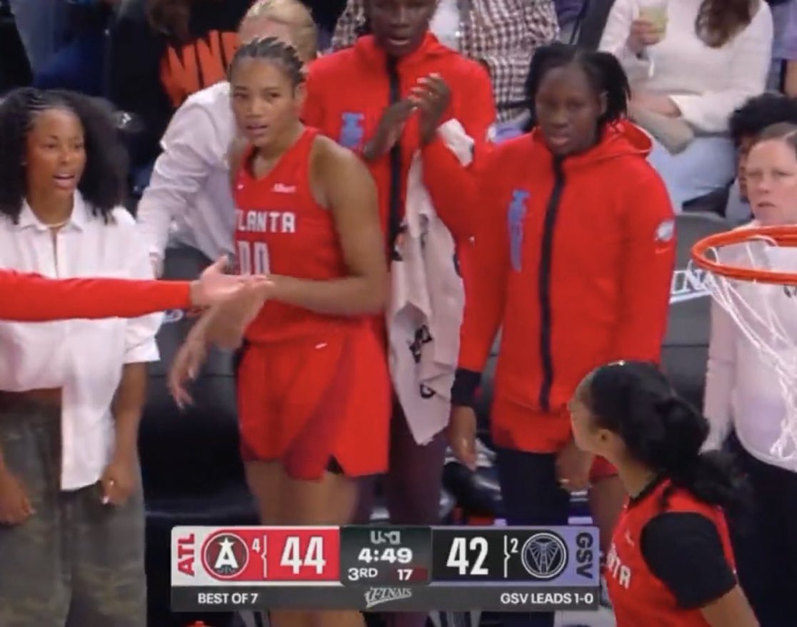 moooopal's tweet photo. this them realizing in real time they got a psycho on their team 😭 https://t.co/4zMQCAUAWJ